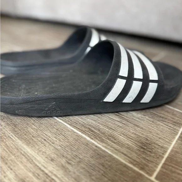 adidas Black Slides - Picture 4 of 4